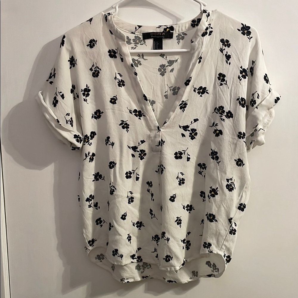 Floral black & white v-neck top